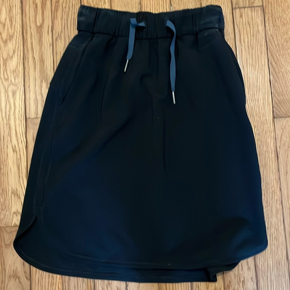 Lululemon black skirt never worn